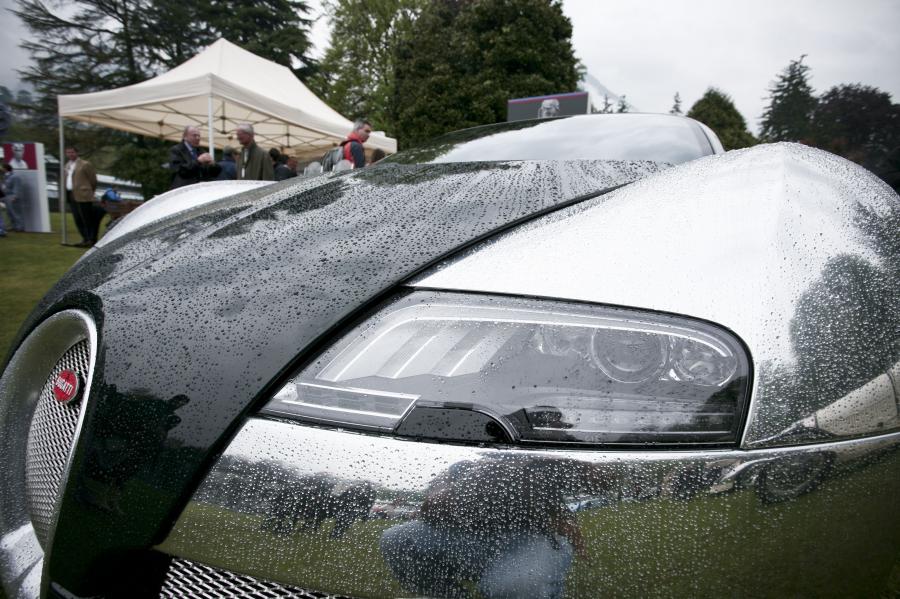  Bugatti Veyron 16.4 Centenaire 2009 года  (фото 28 из 130)